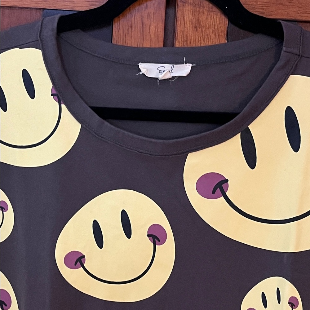 Easel Dusty Purple Smiley Face Short Sleeve Tee w/Crew Neck & Side Slits - Picture 3 of 8